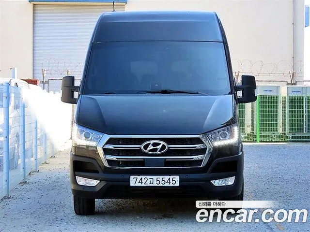 Hyundai Staria 2024 thumb 3