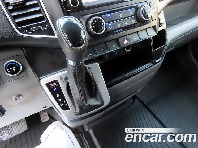 Hyundai Staria 2024 thumb 9