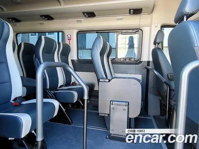 Hyundai Staria 2024 thumb 10