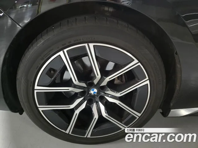 BMW 7-Series 2025 thumb 5