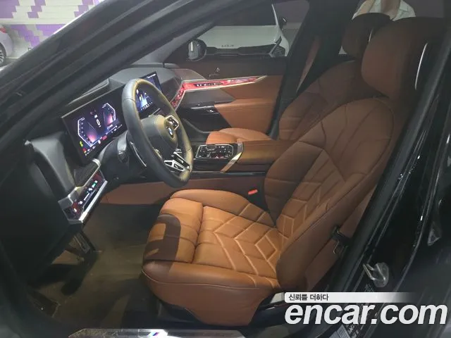 BMW 7-Series 2025 thumb 10