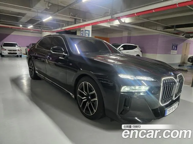 BMW 7-Series 2025 thumb 12