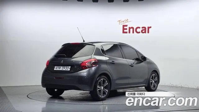 Peugeot 208 2014 thumb 2