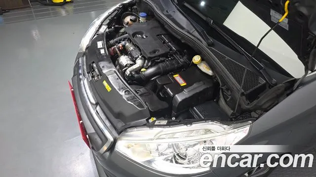 Peugeot 208 2014 thumb 6