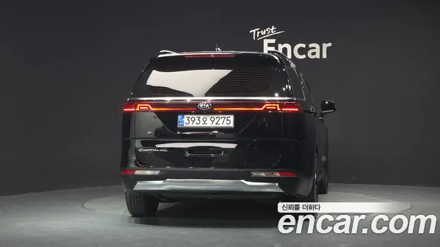 Kia Carnival 2021 thumb 4