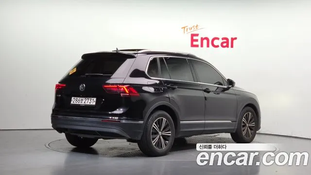 Volkswagen Tiguan 2020 thumb 2
