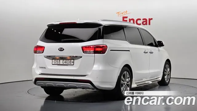 Kia Carnival 2016 thumb 2