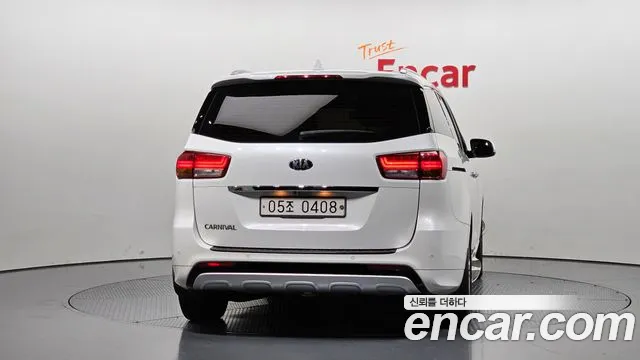 Kia Carnival 2016 thumb 4