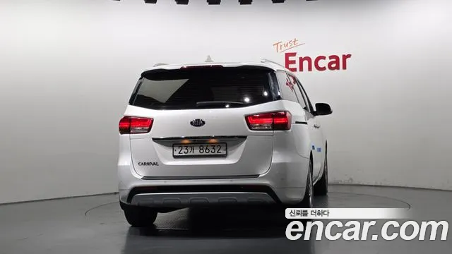 Kia Carnival 2014 thumb 4