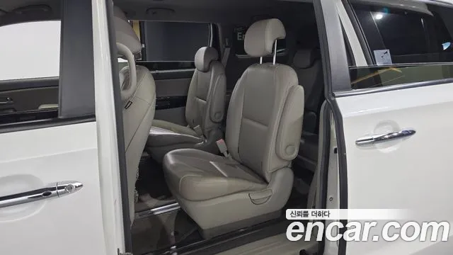 Kia Carnival 2014 thumb 11