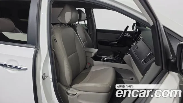 Kia Carnival 2014 thumb 12