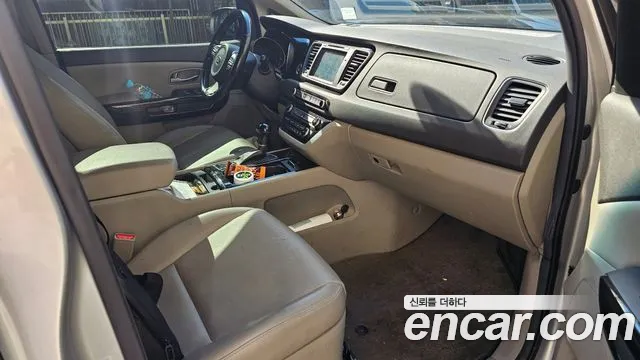 Kia Carnival 2014 thumb 4
