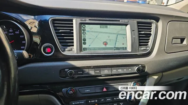 Kia Carnival 2014 thumb 8