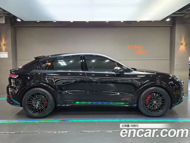 Porsche Cayenne 2025 thumb 6