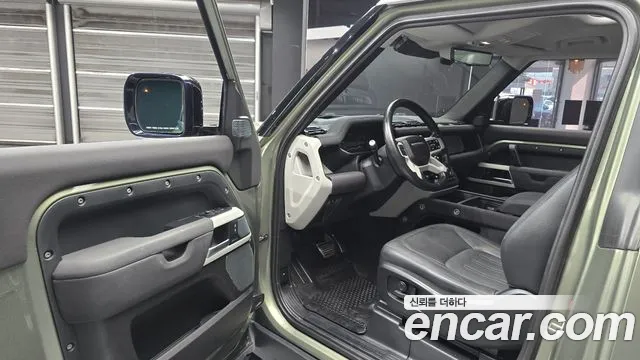 Land Rover Defender 2022 thumb 10