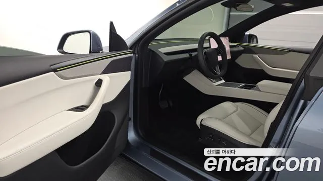 Tesla Model Y 2026 thumb 9