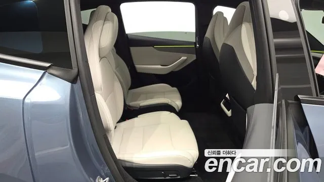 Tesla Model Y 2026 thumb 10