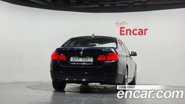 BMW 5-Series 2010 thumb 4