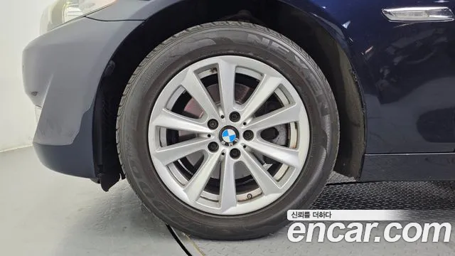 BMW 5-Series 2010 thumb 5