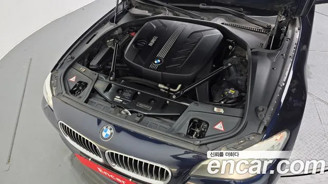 BMW 5-Series 2010 thumb 6