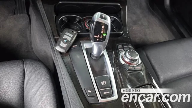 BMW 5-Series 2010 thumb 9