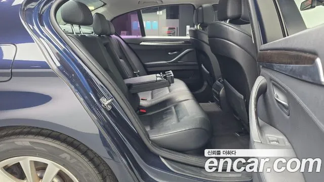 BMW 5-Series 2010 thumb 12