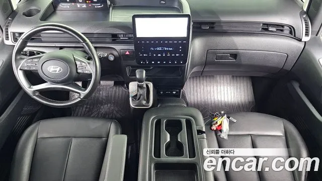 Hyundai Staria 2025 thumb 6