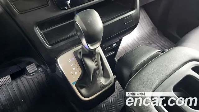 Hyundai Staria 2025 thumb 8