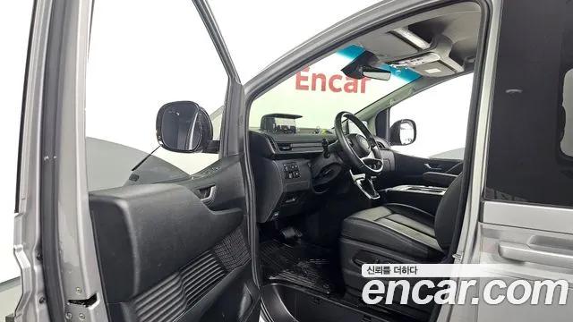 Hyundai Staria 2025 thumb 9