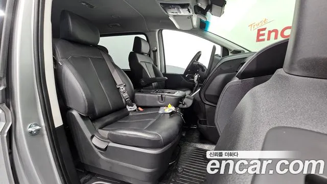 Hyundai Staria 2025 thumb 11