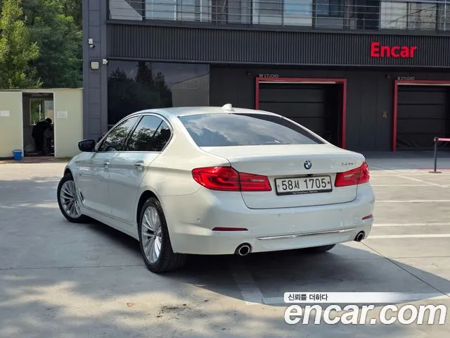 BMW 5-Series 2017 thumb 2