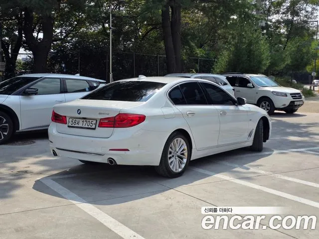 BMW 5-Series 2017 thumb 3