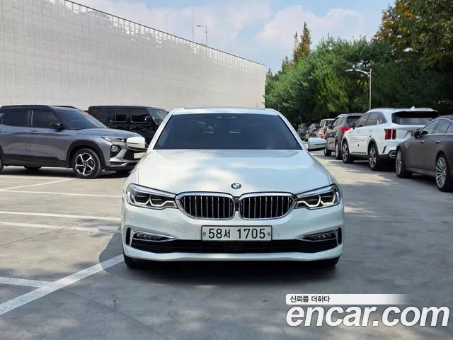BMW 5-Series 2017 thumb 4