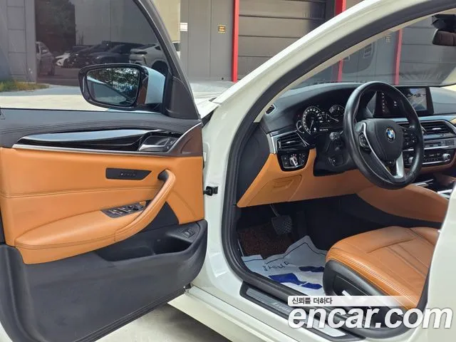 BMW 5-Series 2017 thumb 6