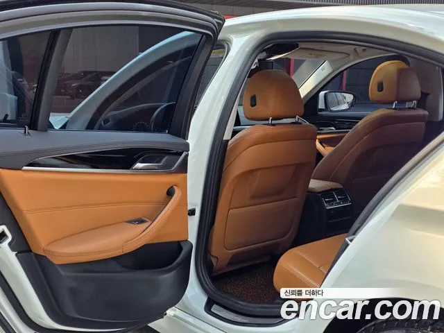 BMW 5-Series 2017 thumb 7