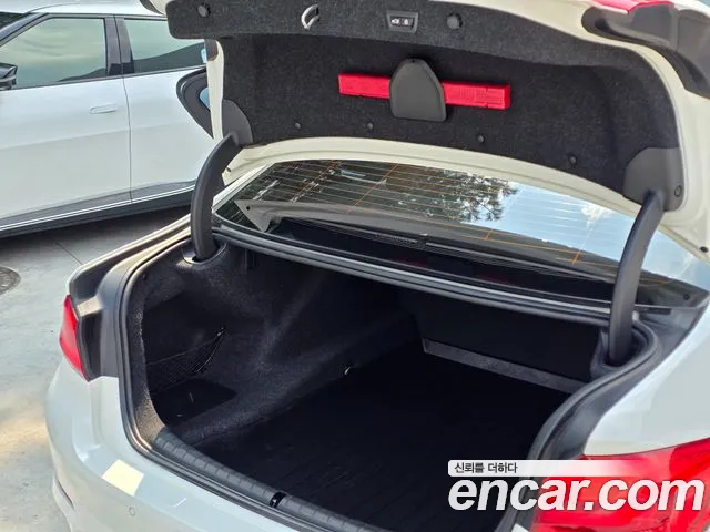 BMW 5-Series 2017 thumb 8
