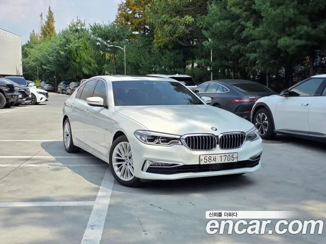 BMW 5-Series 2017 thumb 12