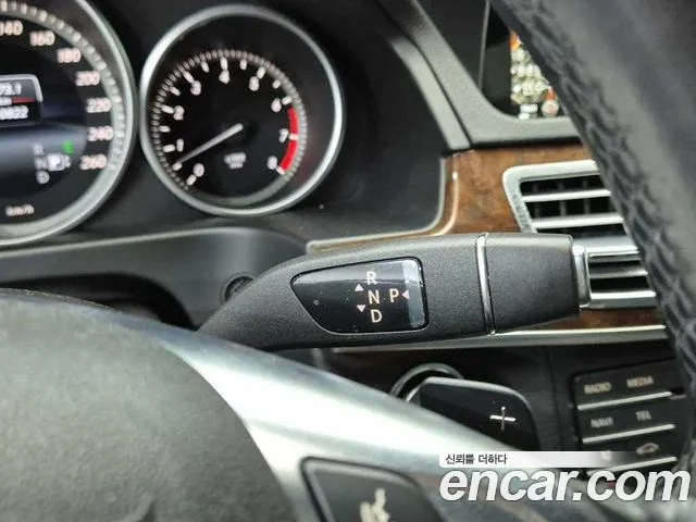 Mercedes-Benz E-Класс 2015 thumb 8