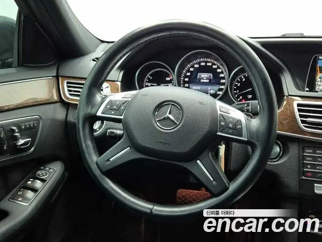Mercedes-Benz E-Класс 2015 thumb 9
