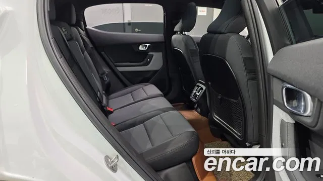 Polestar 2 2022 thumb 11