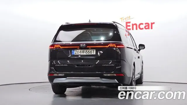 Kia Carnival 2021 thumb 4