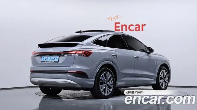 Audi Q4 e-tron 2023 thumb 2