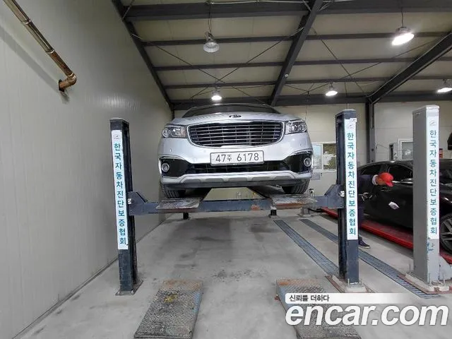 Kia Carnival 2017 thumb 7