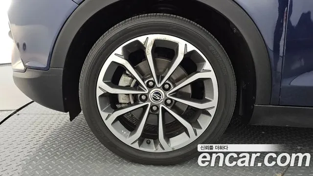 KG_Mobility_Ssangyong TIBOLI 2017 thumb 4