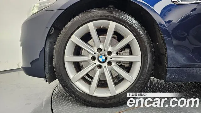 BMW 5-Series 2015 thumb 5