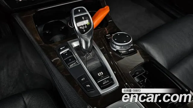BMW 5-Series 2015 thumb 9