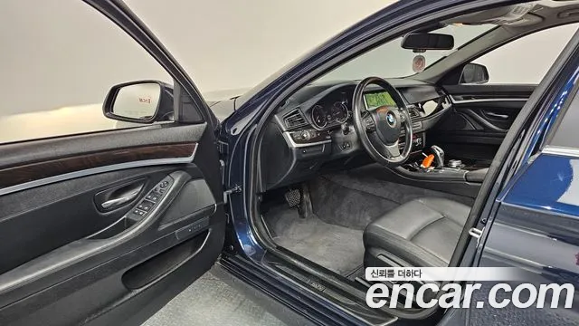BMW 5-Series 2015 thumb 10