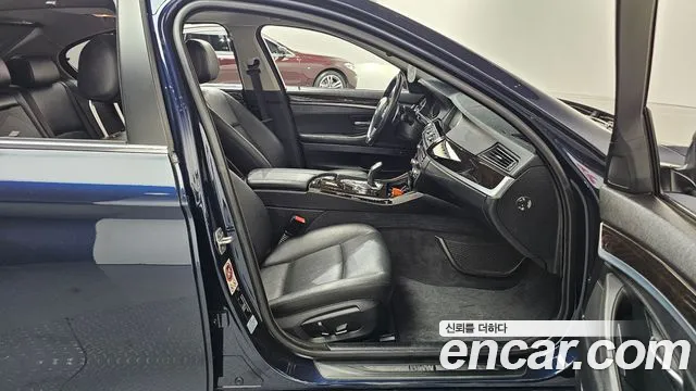 BMW 5-Series 2015 thumb 11