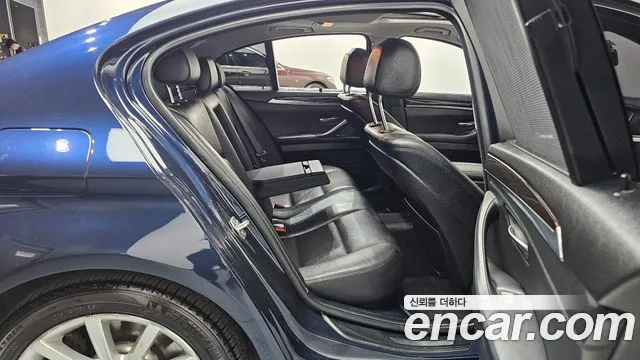 BMW 5-Series 2015 thumb 12