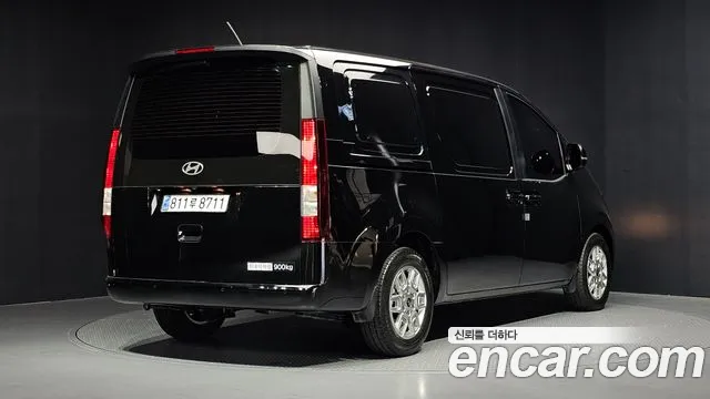 Hyundai Staria 2024 thumb 2